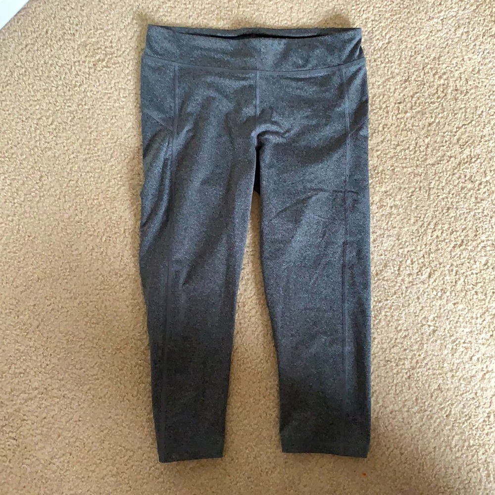 Aeropostale gray capris, size large
